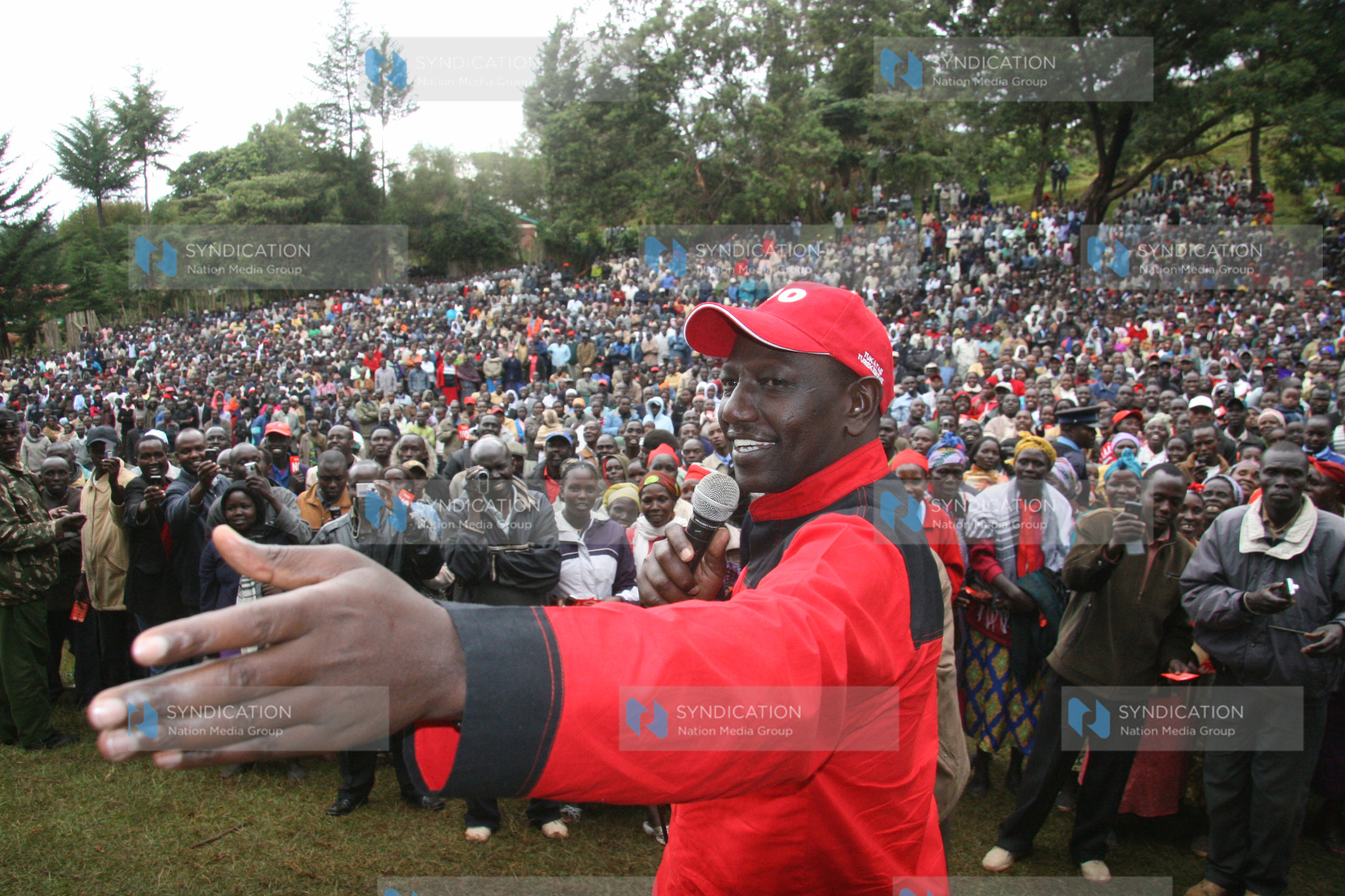 William Ruto addresses a ‘No’ rally at Kapsowar in Marakwet West Constituency