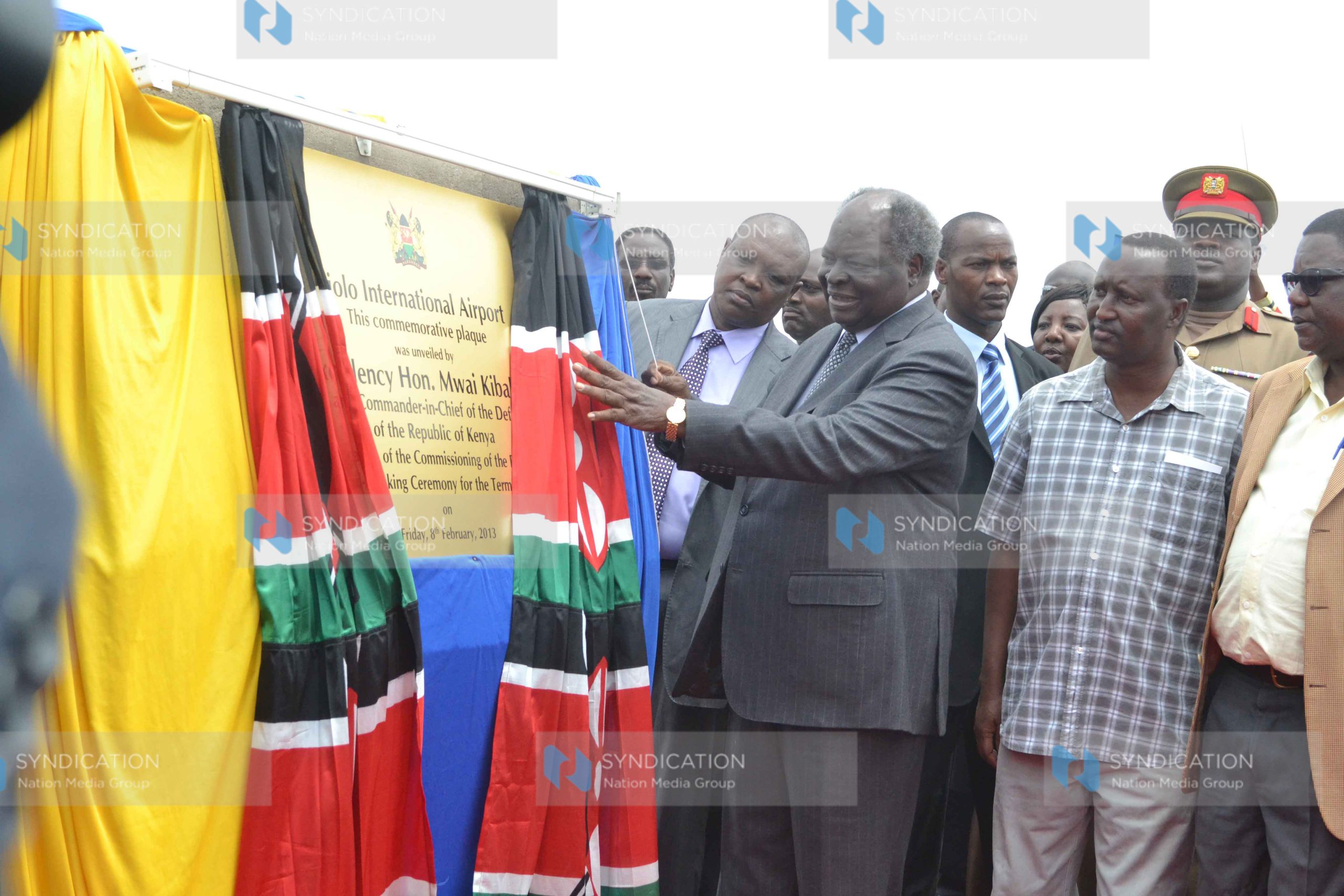 President Mwai Kibaki unveils a commemorative plaque