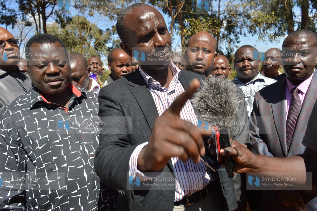 KNUT secretary-general Wilson Sossion (center)