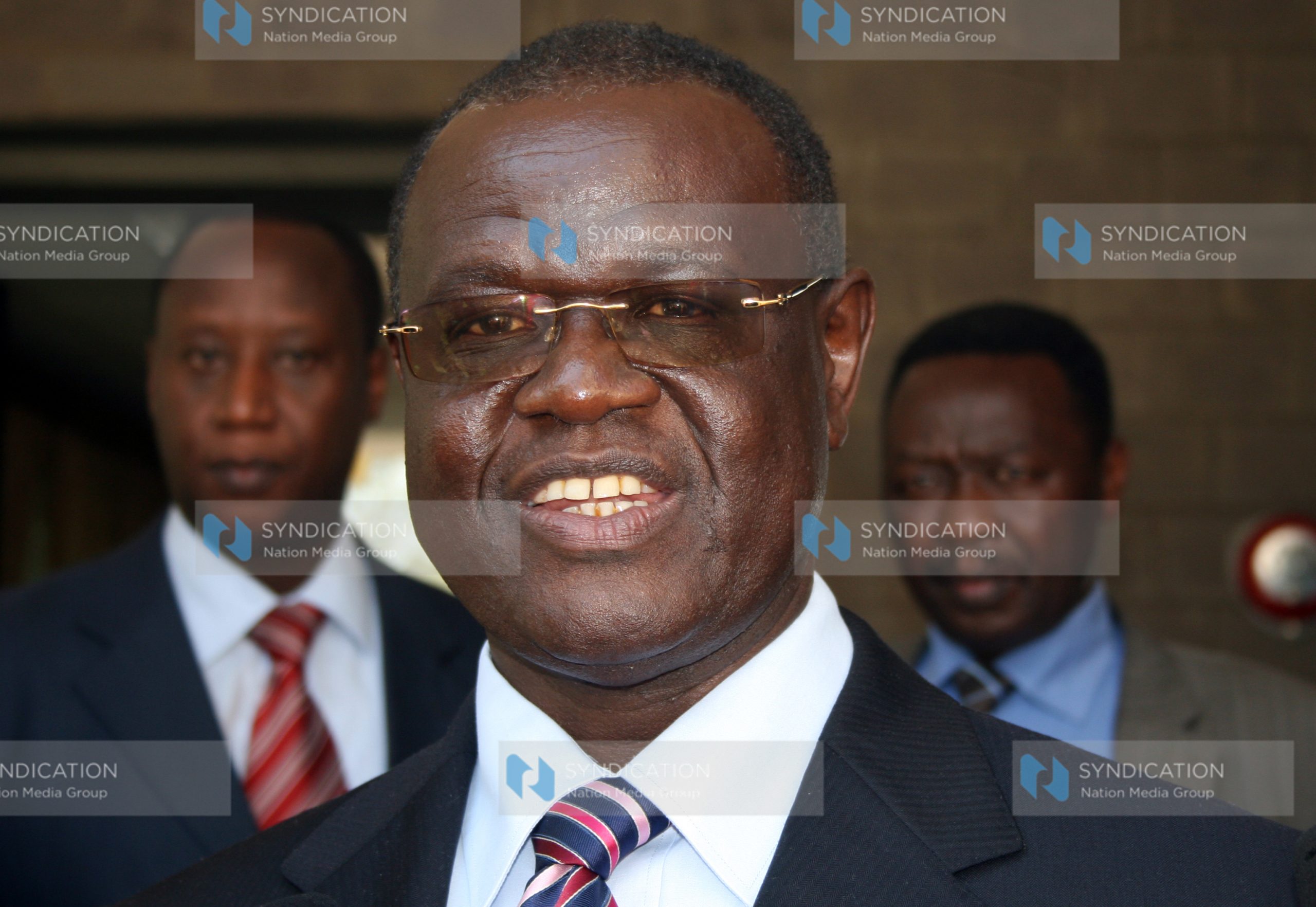 Minister for Energy Kiraitu Murungi (center)