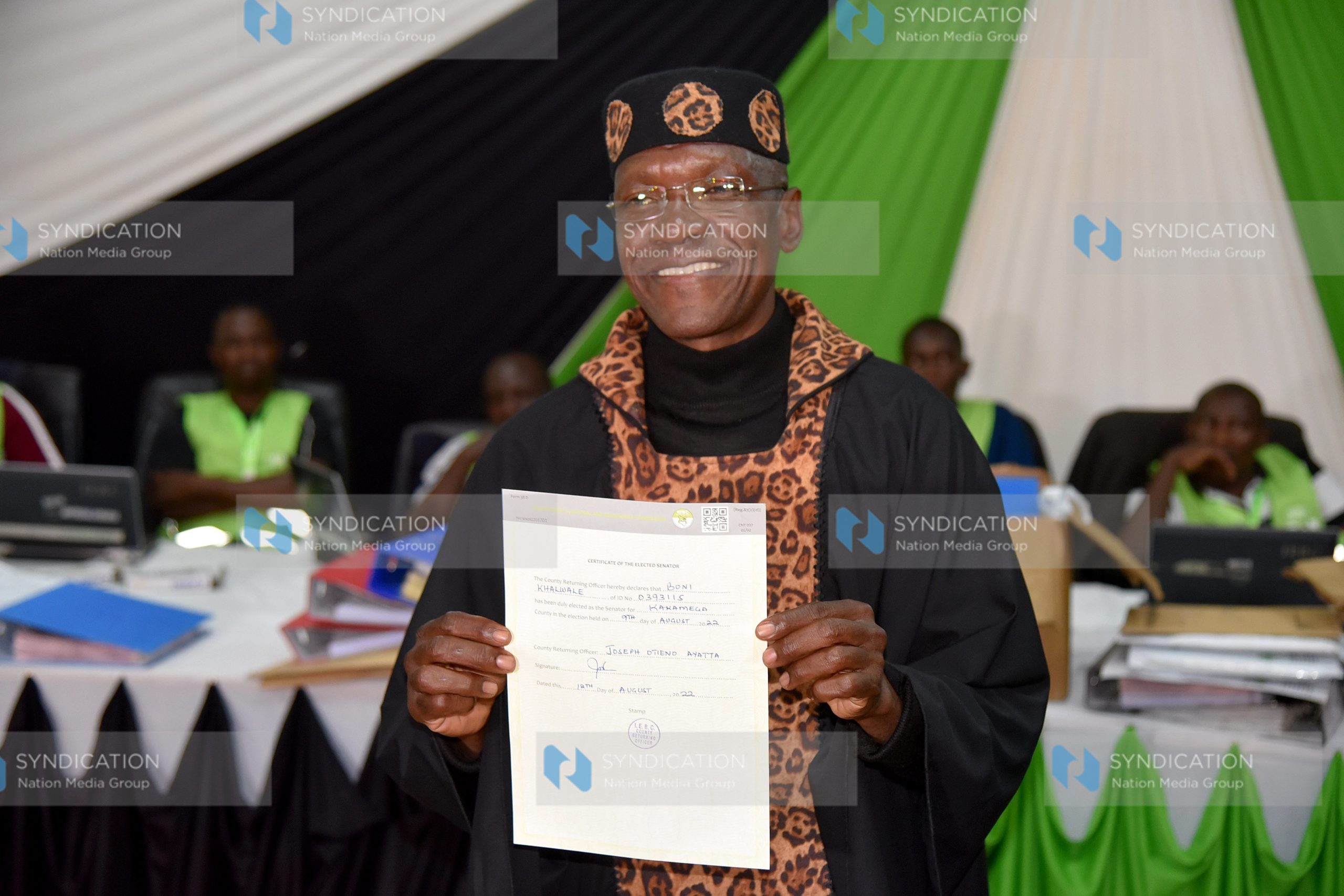 Senator elect Dr Boni Khalwale displaying IEBC certificate