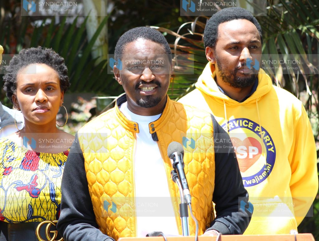 The People Service party (TPS) leader Mwangi Kiunjuri (centre)