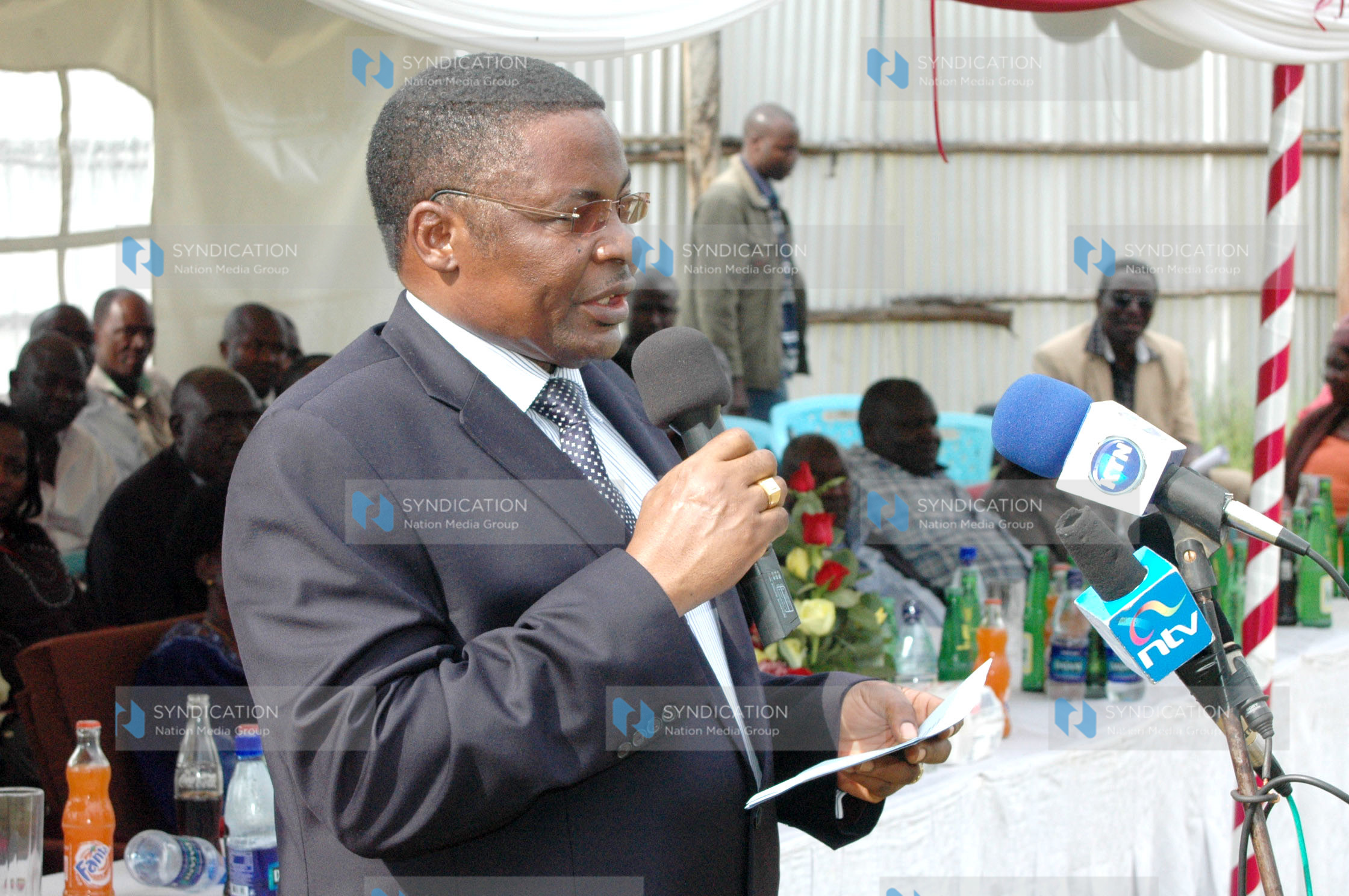 Kenneth Marende addresses guests and residents of Koru