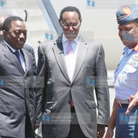 DRC's President Joseph Kabila is welcomed by the minister for defense George Saitoti