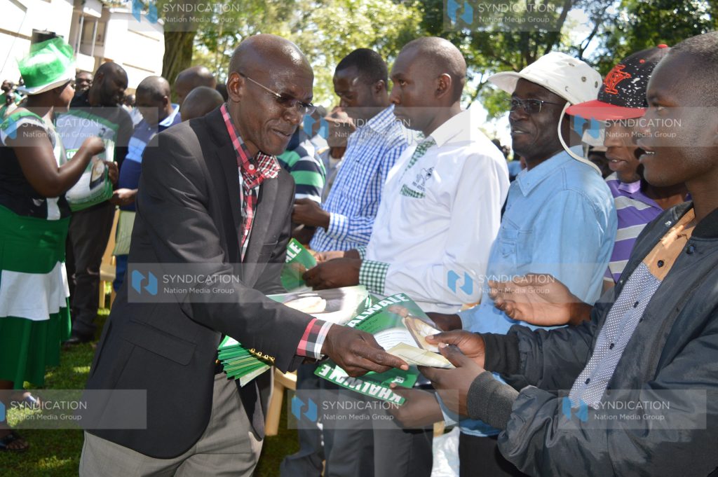 Senator of Kakamega Boni Khalwale distribute his governor manifesto booklets