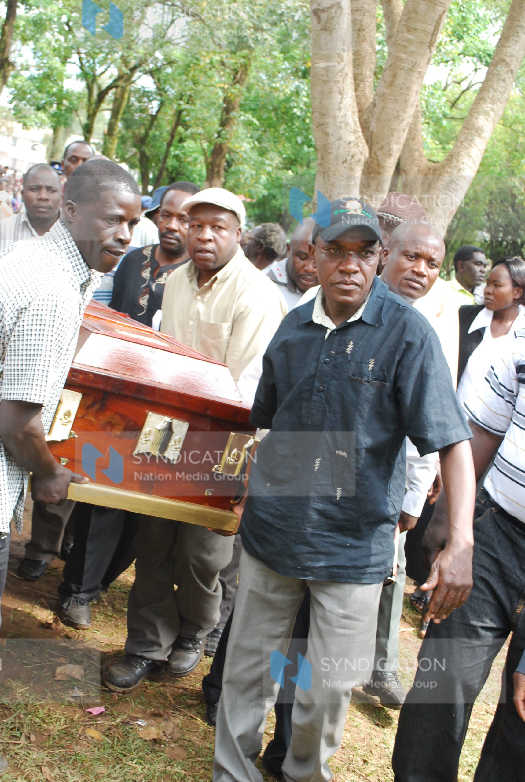 Tearful residents of Western province led by Ikolomani MP Dr. Boni Khalwale received the body of veteran politician
