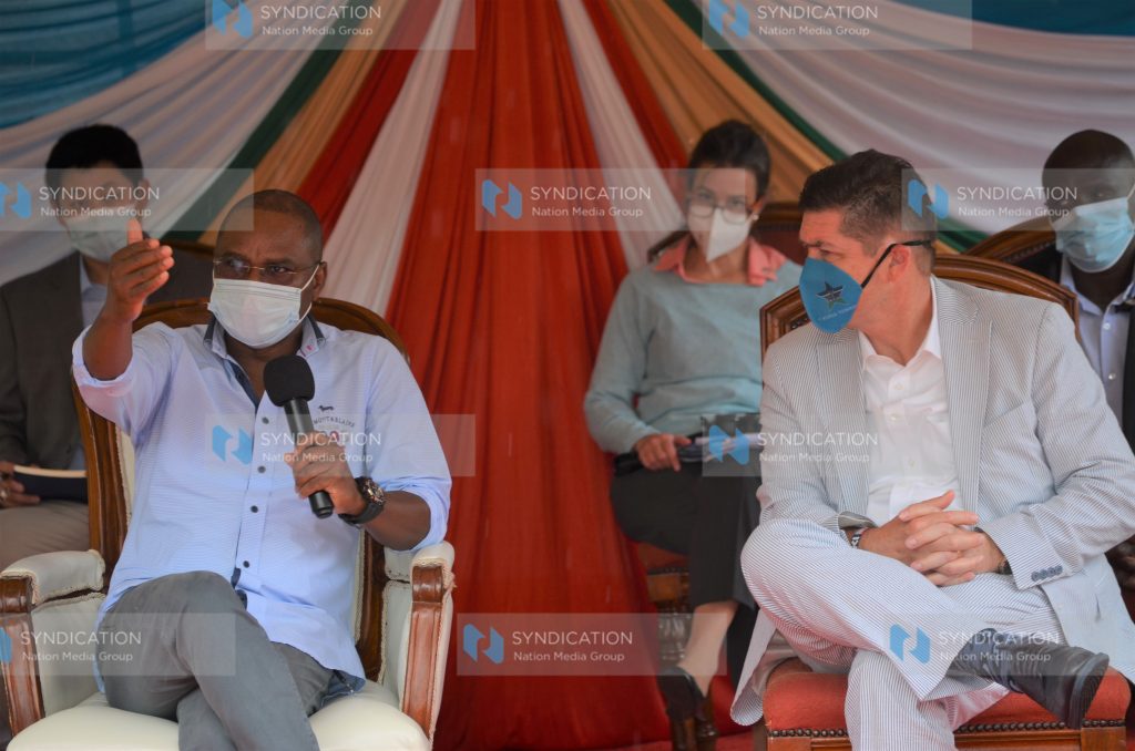 Kilifi Governor Amason Kingi (left)