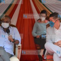 Kilifi Governor Amason Kingi (left)