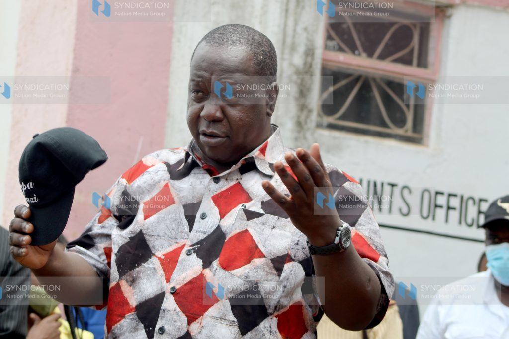 Cabinet Secretary Fred Matiang'i addressing at Mogeni Tea Factory