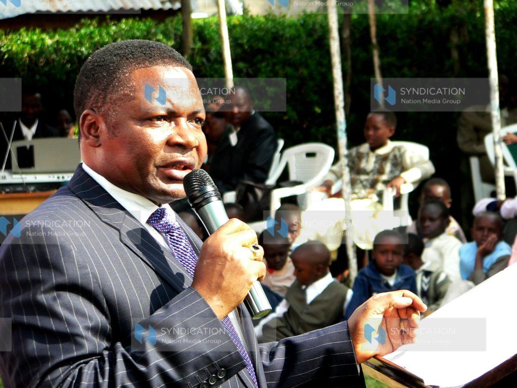 Kenneth Marende addresses the congregation at St. Peters ACK Church