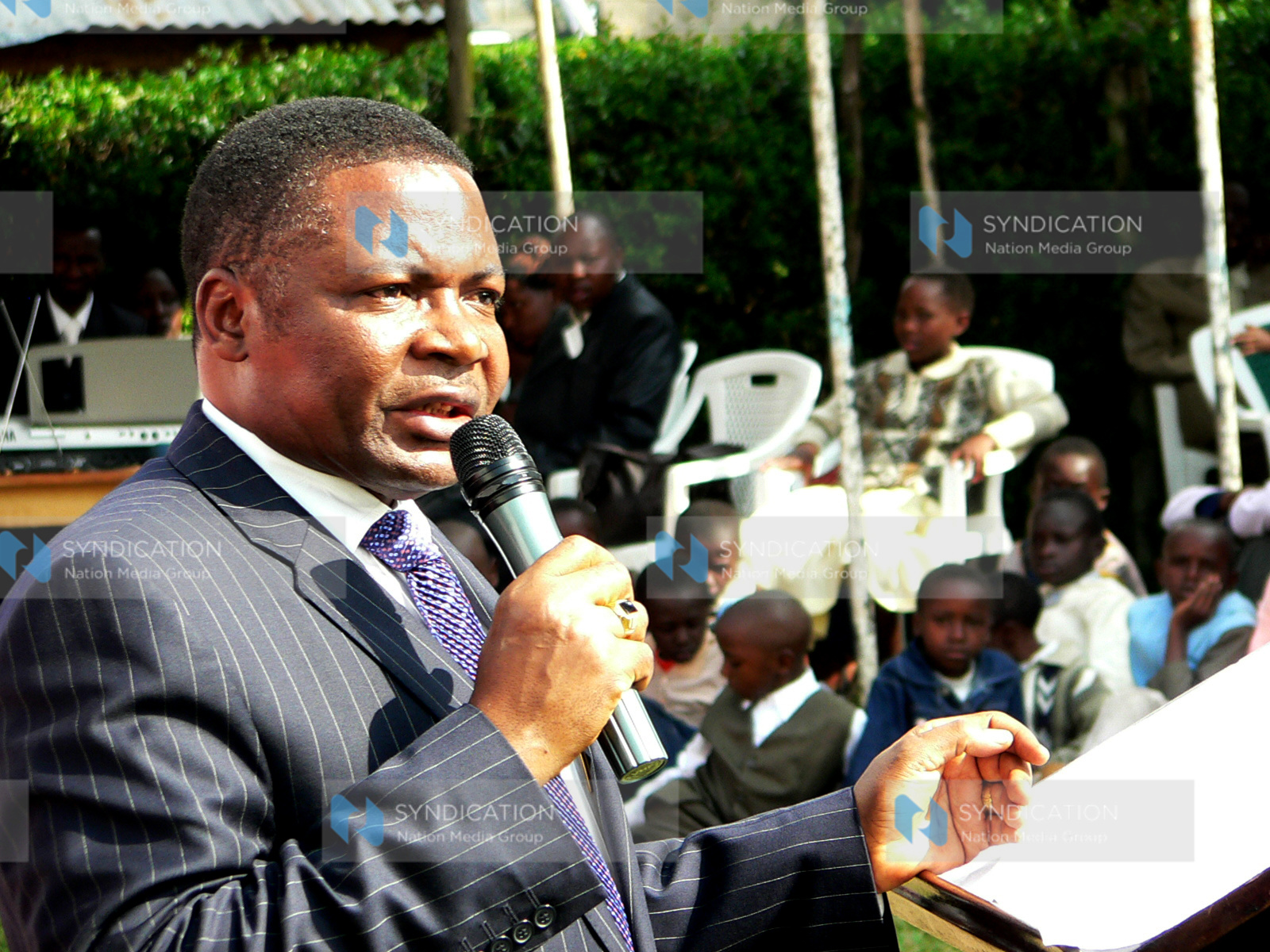 Kenneth Marende addresses the congregation at St. Peters ACK Church