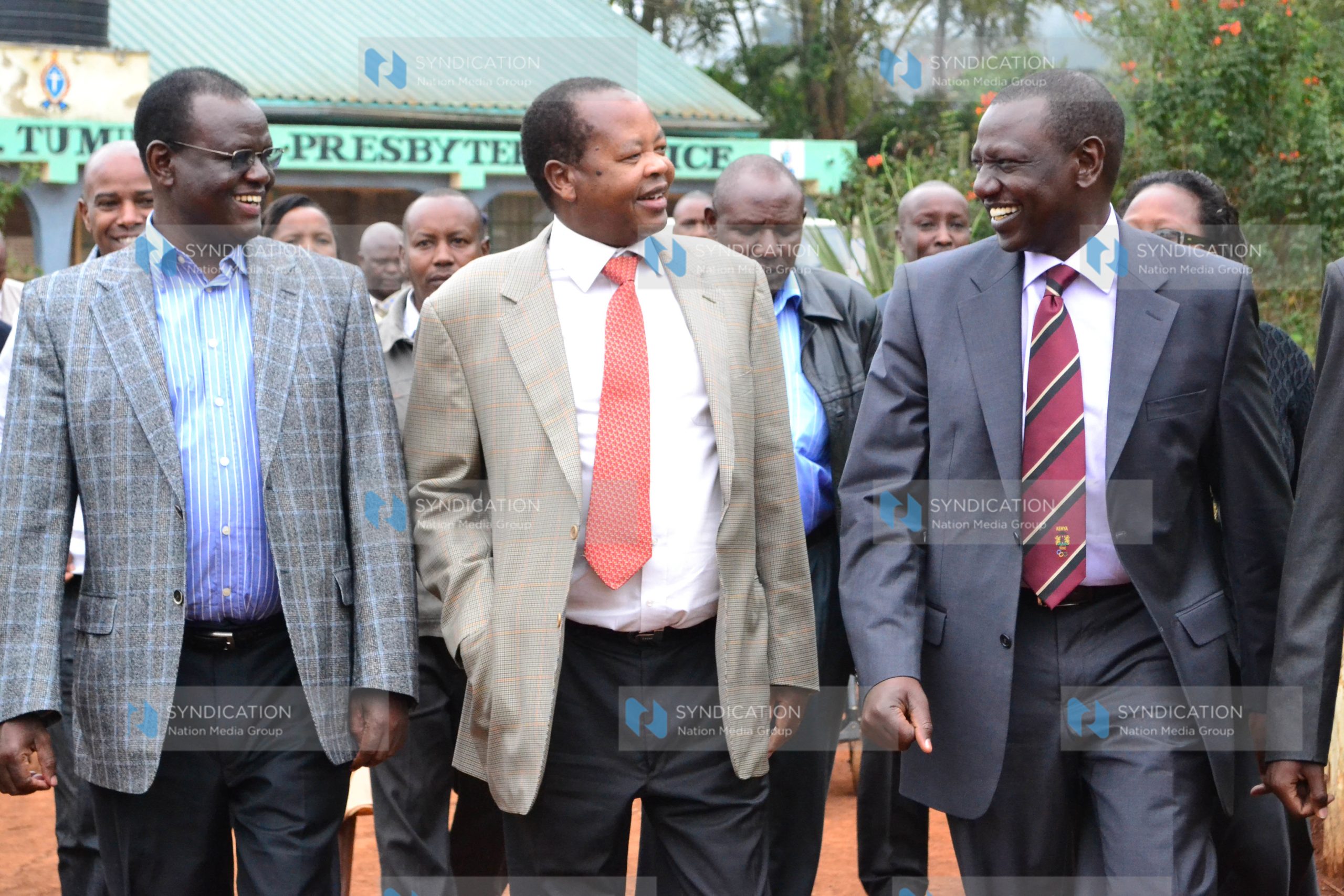 Mathira member of parliament Ephraim Maina(center)