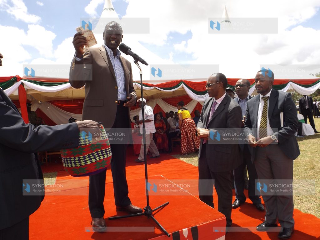 Deputy President William Ruto receive money from local leaders