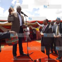 Deputy President William Ruto receive money from local leaders