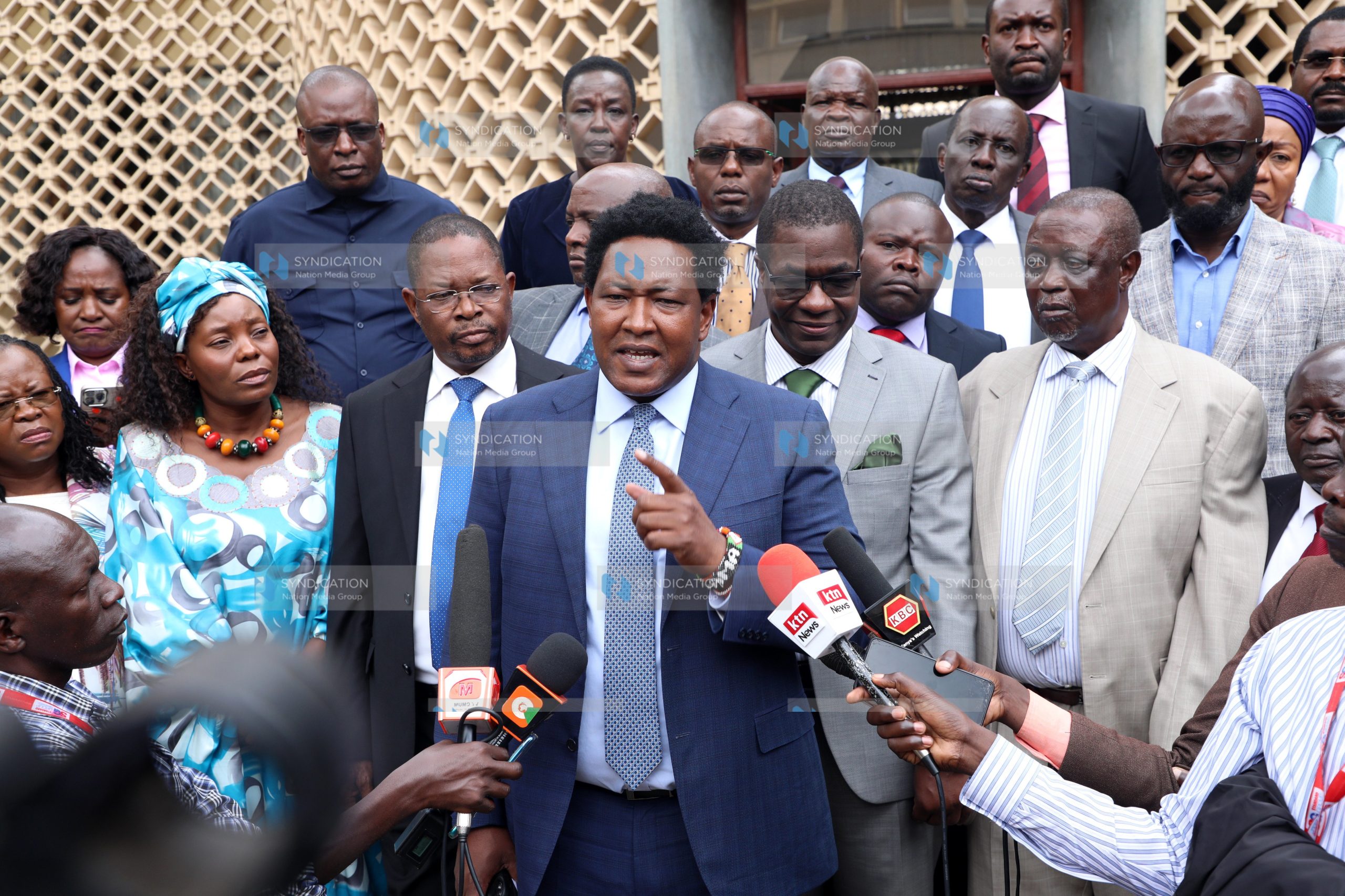 Media address on privatization bill at Parliament Buildings