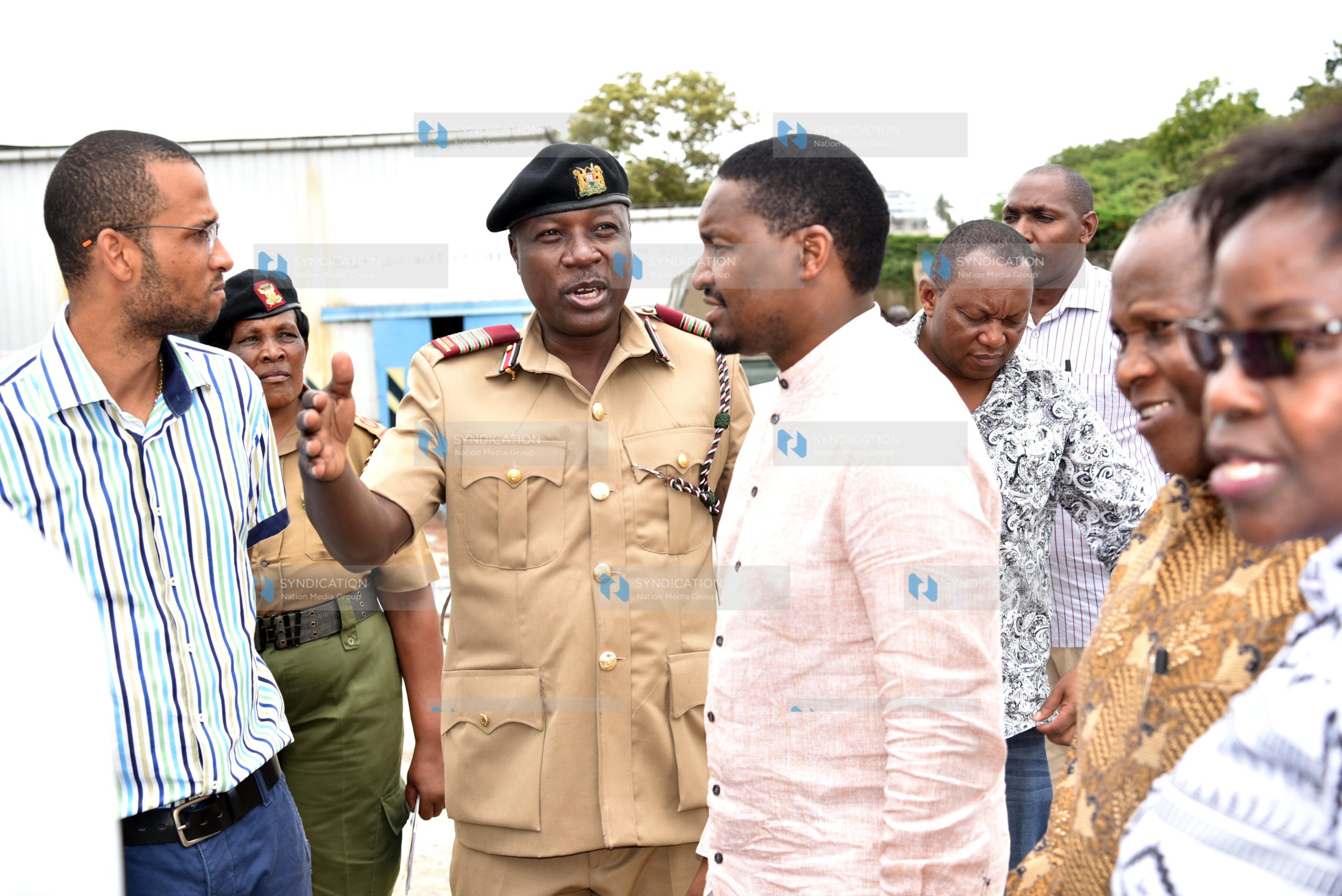 Agriculture Cabinet Secretary Mwangi Kiunjuri (right)