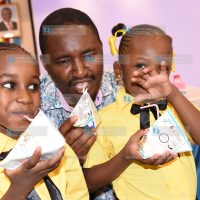 Agriculture Cabinet Secretary Mwangi Kiunjuri (centre)