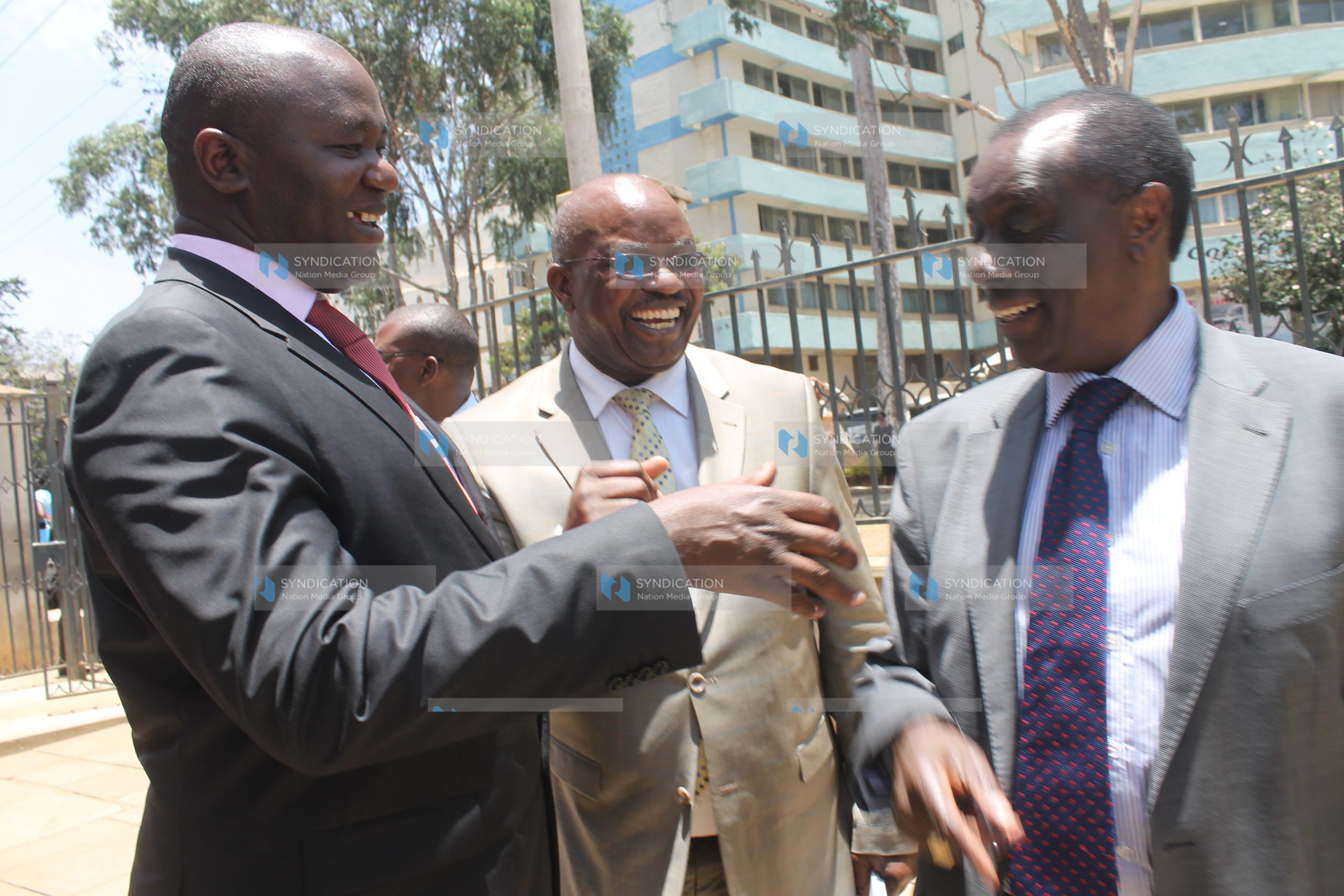 Prof Tom Ojienda (Left) chats with Lawyers Harun Ndubi (Center) and Paul Muite (Right)