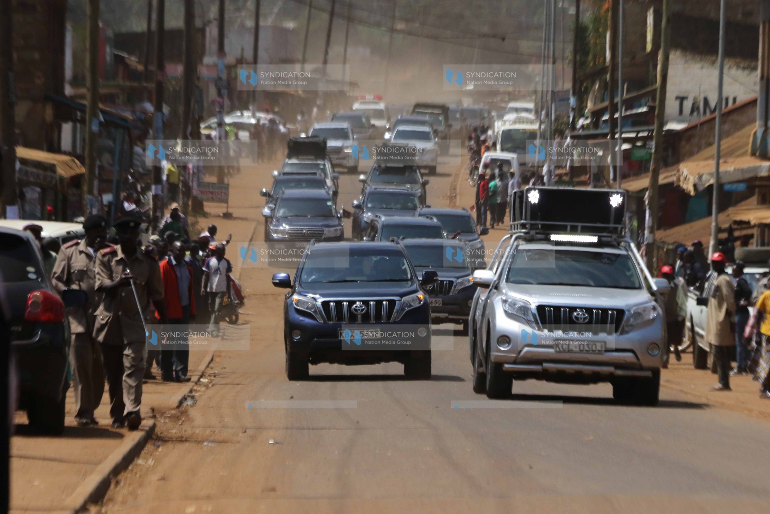 President Uhuru Kenyatta’s motorcade arrives at Runyenjes Town