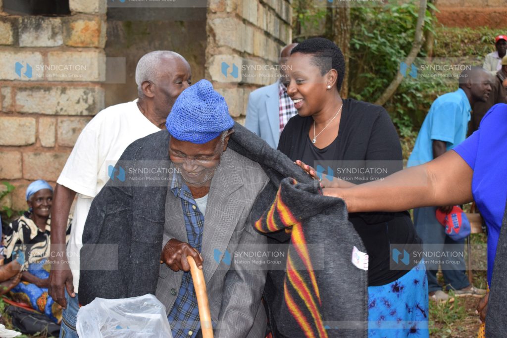Sabina Chege, Murang'a Woman Representative, donates a blanket to an elderly man