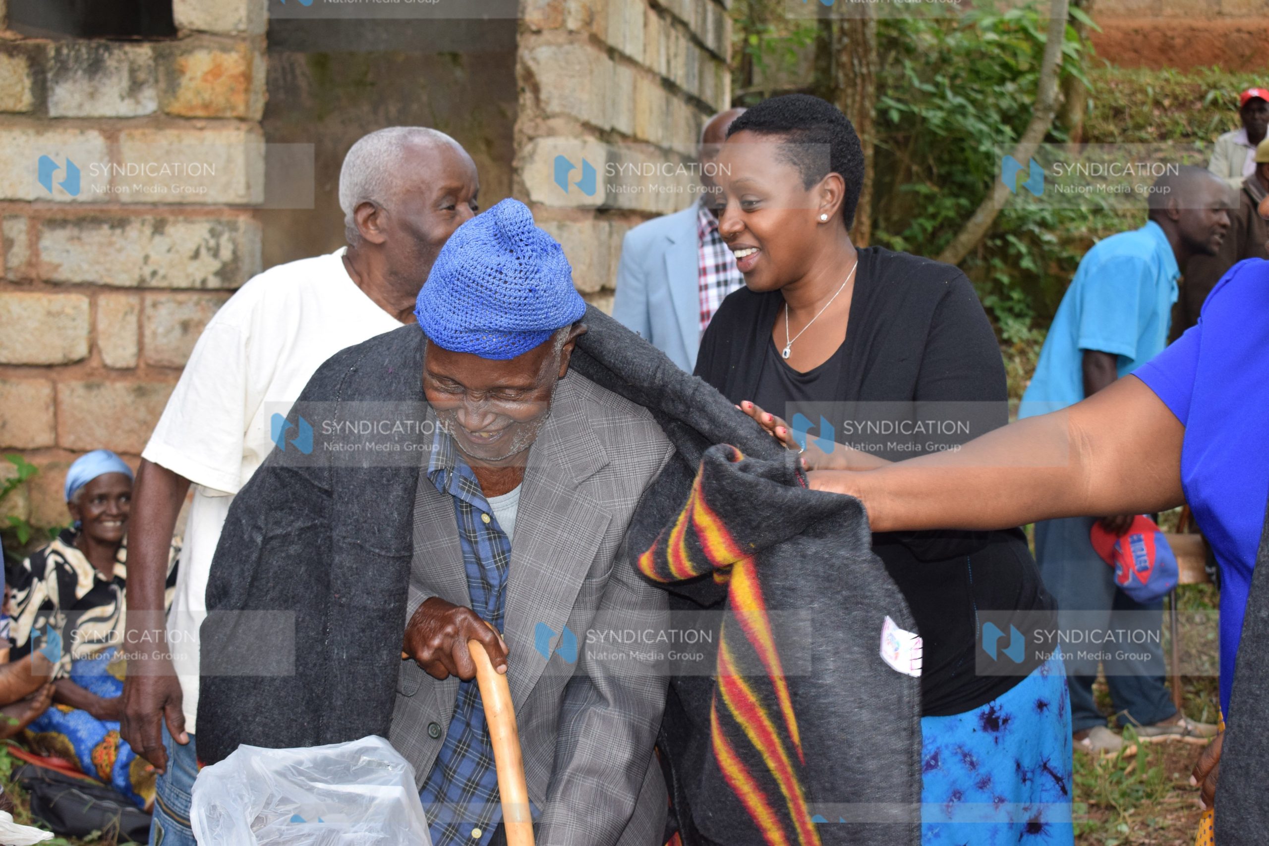 Sabina Chege, Murang’a Woman Representative, donates a blanket to an elderly man