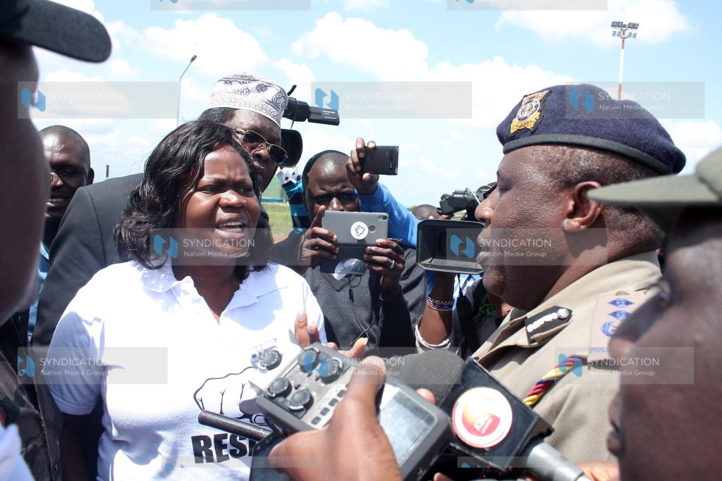 Senior Police officer argues with National resistance Movement leaders led by Homabay Women Rep Gladys Wanga
