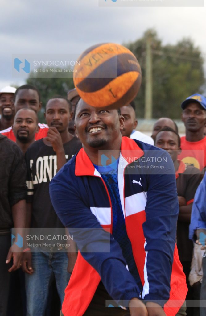 Devolution CS Mwangi Kiunjuri performs the ceremonial serving as he launched the annual Giakanja Volleyball Cup