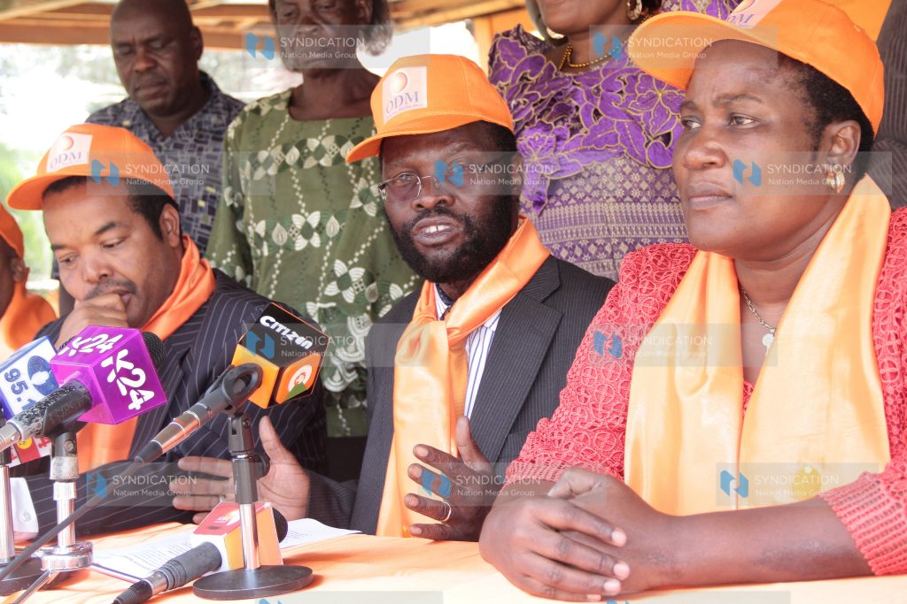 Medical services Minister Anyang Nyong'o (center)