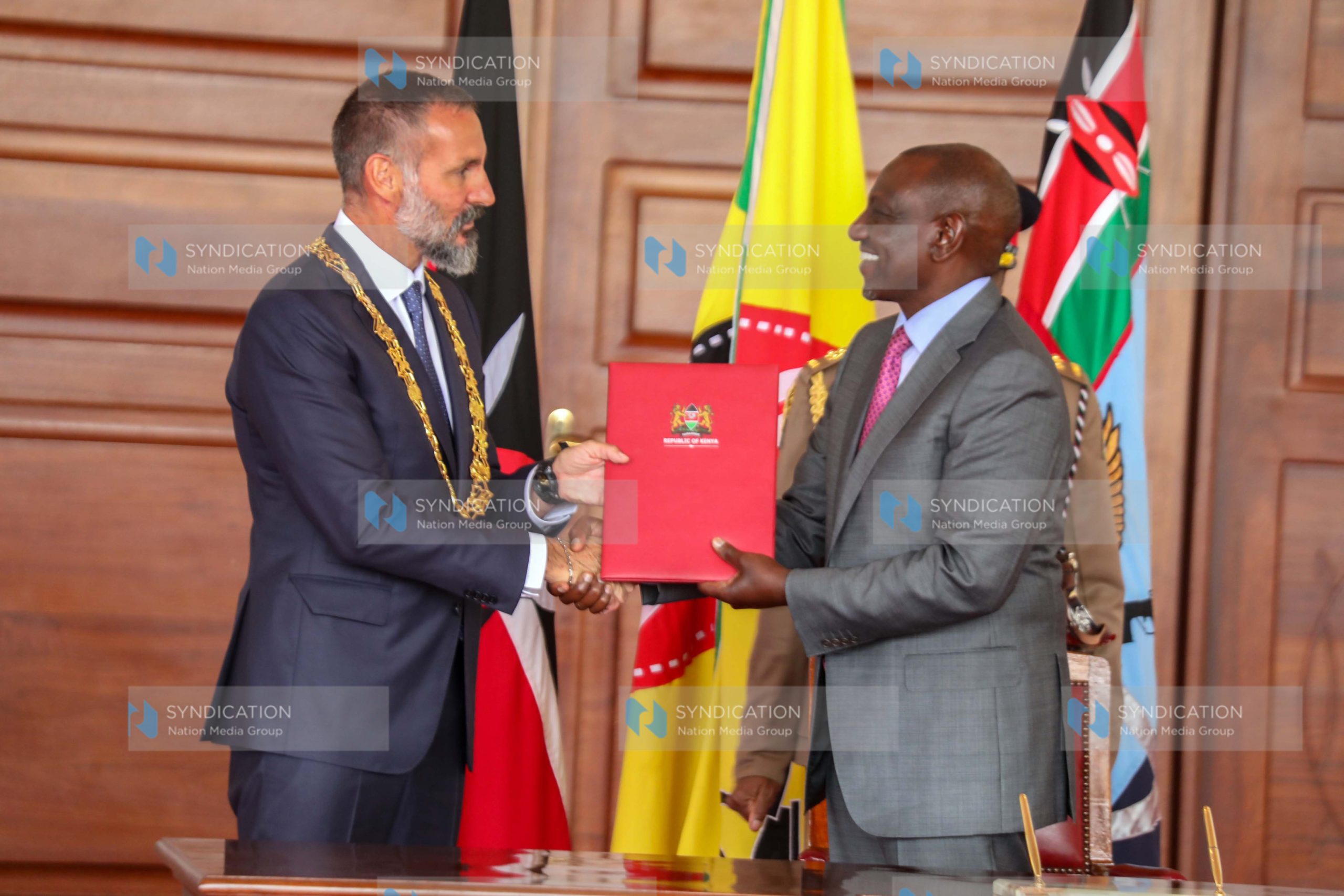 President William Ruto (Right) and His Highness Prince Rahim Aga Khan V