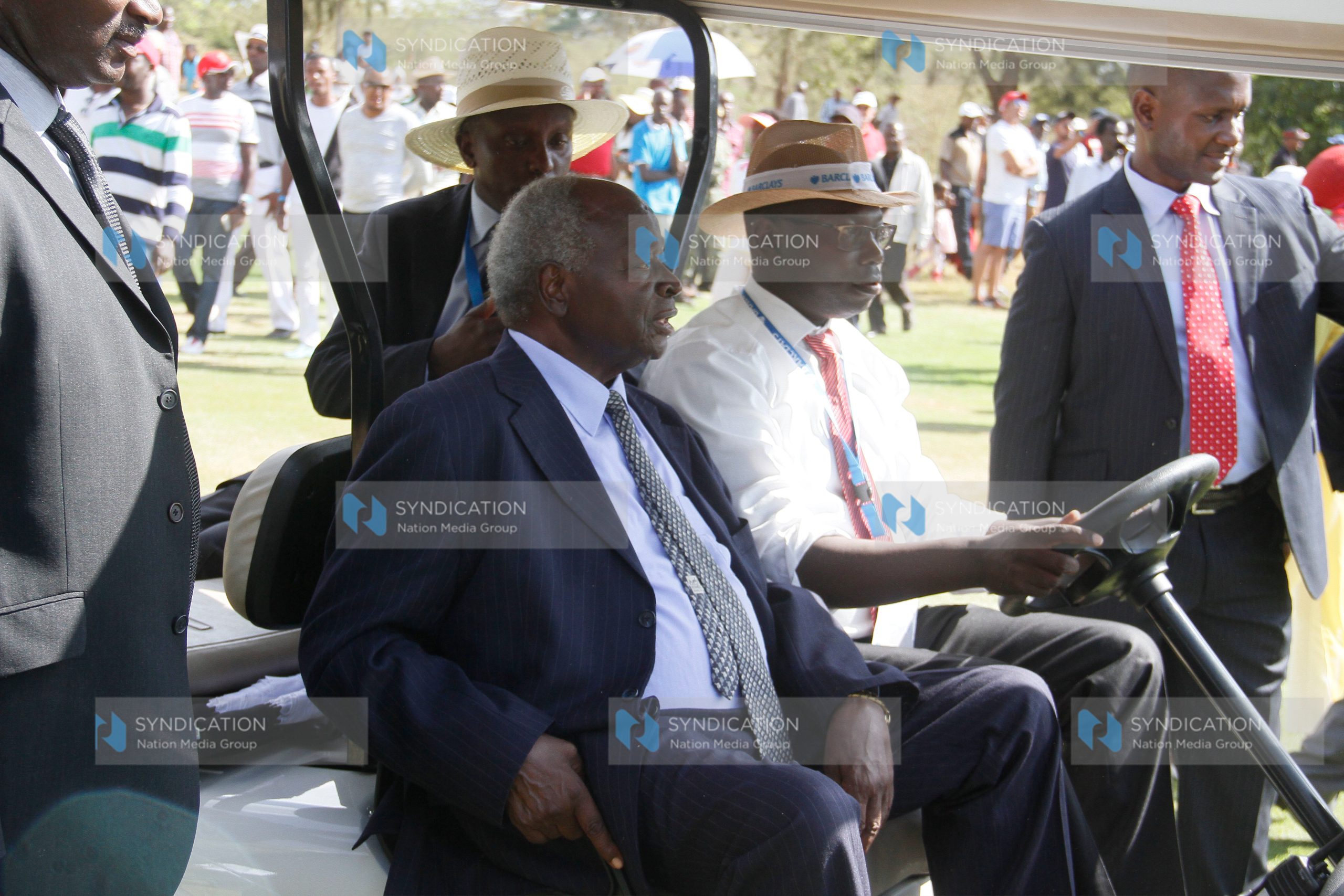 Former President Mwai Kibaki joins golf fans