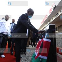 Deputy President William Ruto unveiling plaque