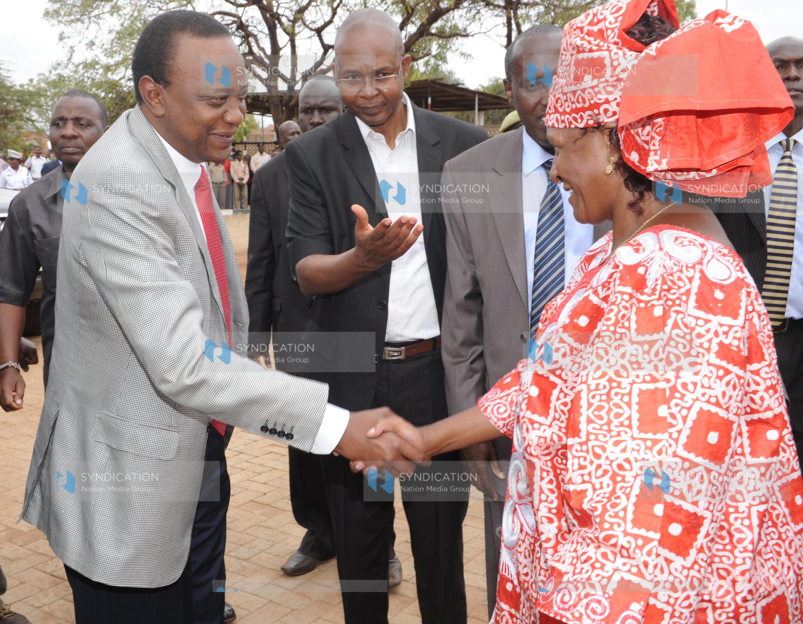 President Uhuru Kenyatta is received by Taveta MP Naomi Shaban and Taita Taveta Governor Eng John Mruttu