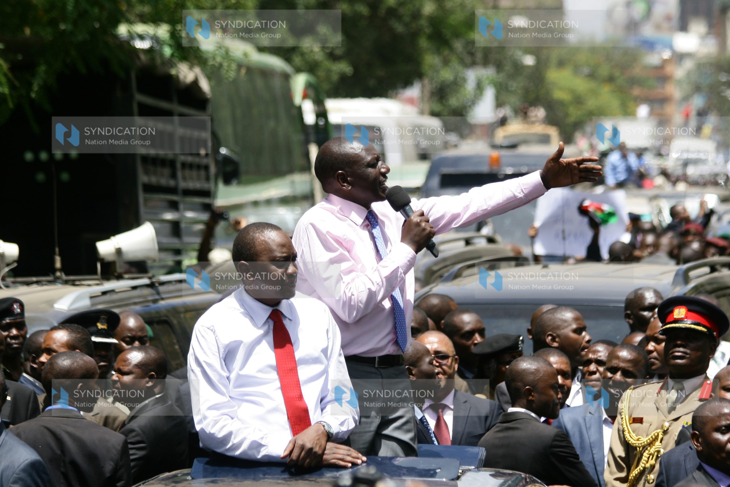 President Uhuru Kenyatta with his deputy William Ruto among other leaders speaking to Kenyans