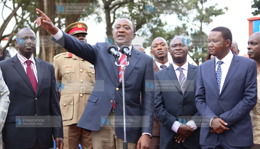 President Uhuru Kenyatta speaking to locals at Machakos Level 5 hospital