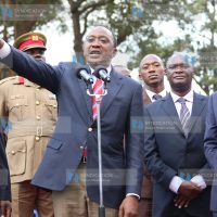 President Uhuru Kenyatta speaking to locals at Machakos Level 5 hospital