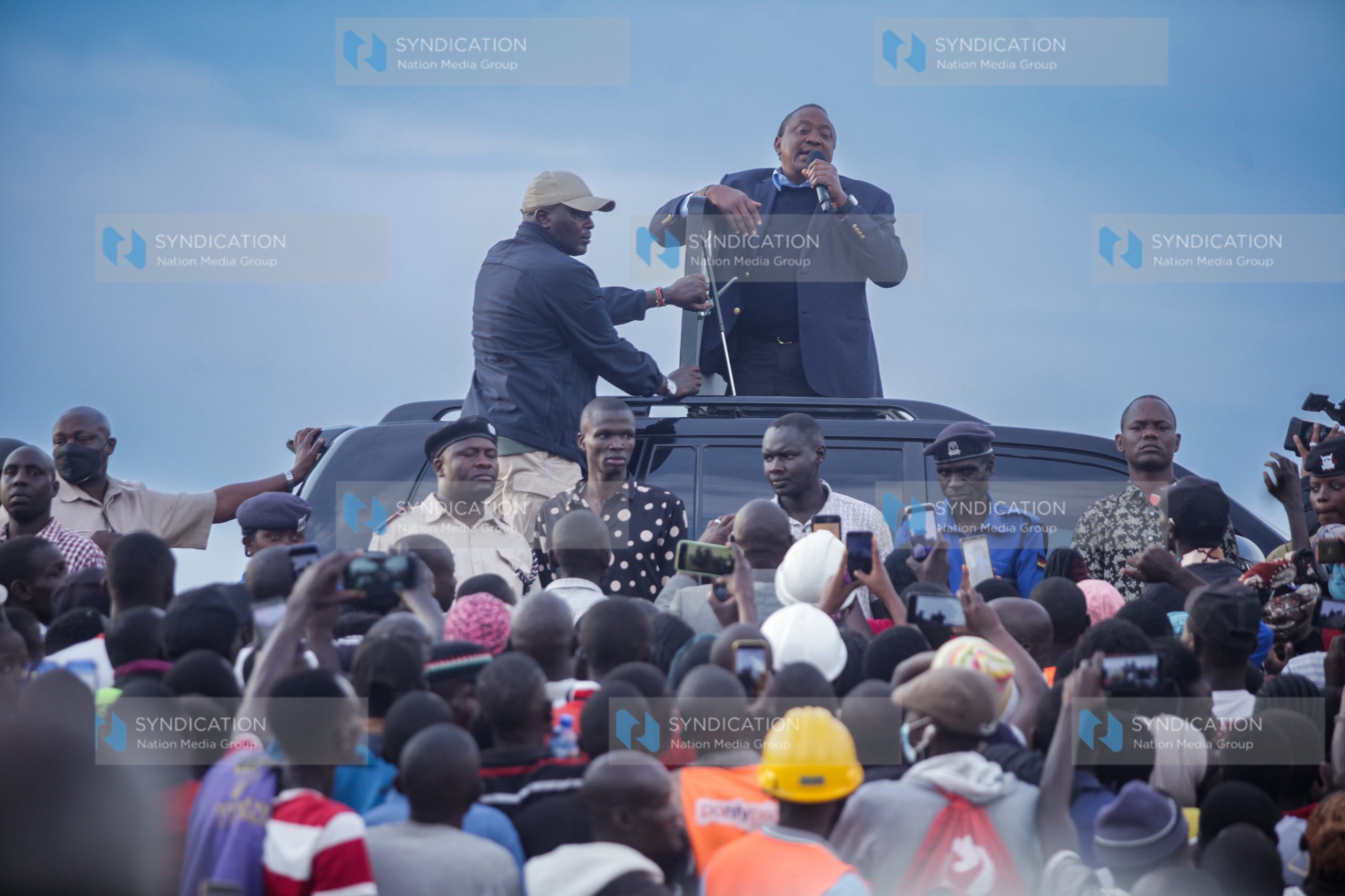 President Uhuru Kenyatta gives an address at Muhoroni where he went to commission Oroba bridge