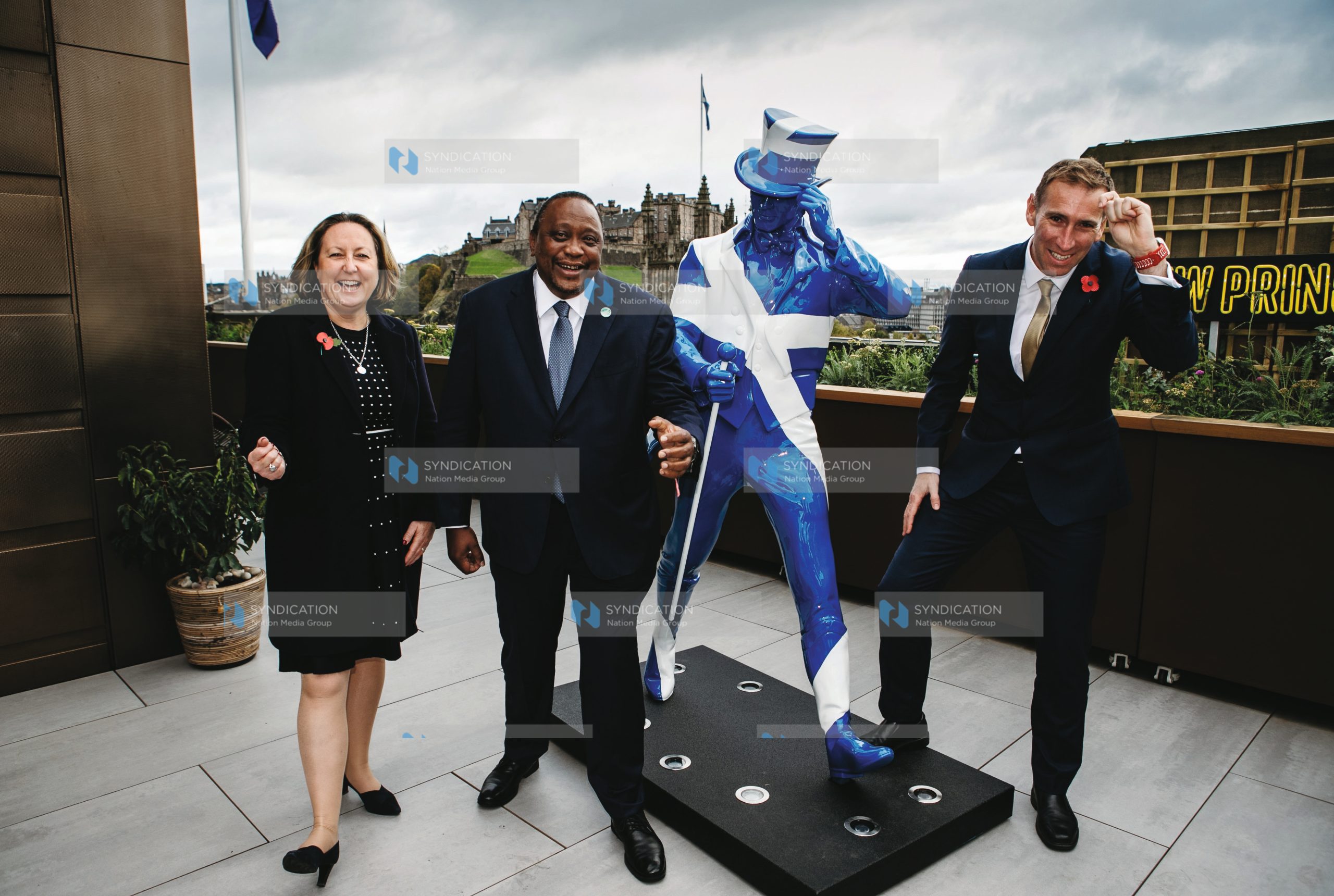 President Uhuru Kenyatta (centre) and the Secretary of State for International Trade Anne-Marie Trevelyan (left)