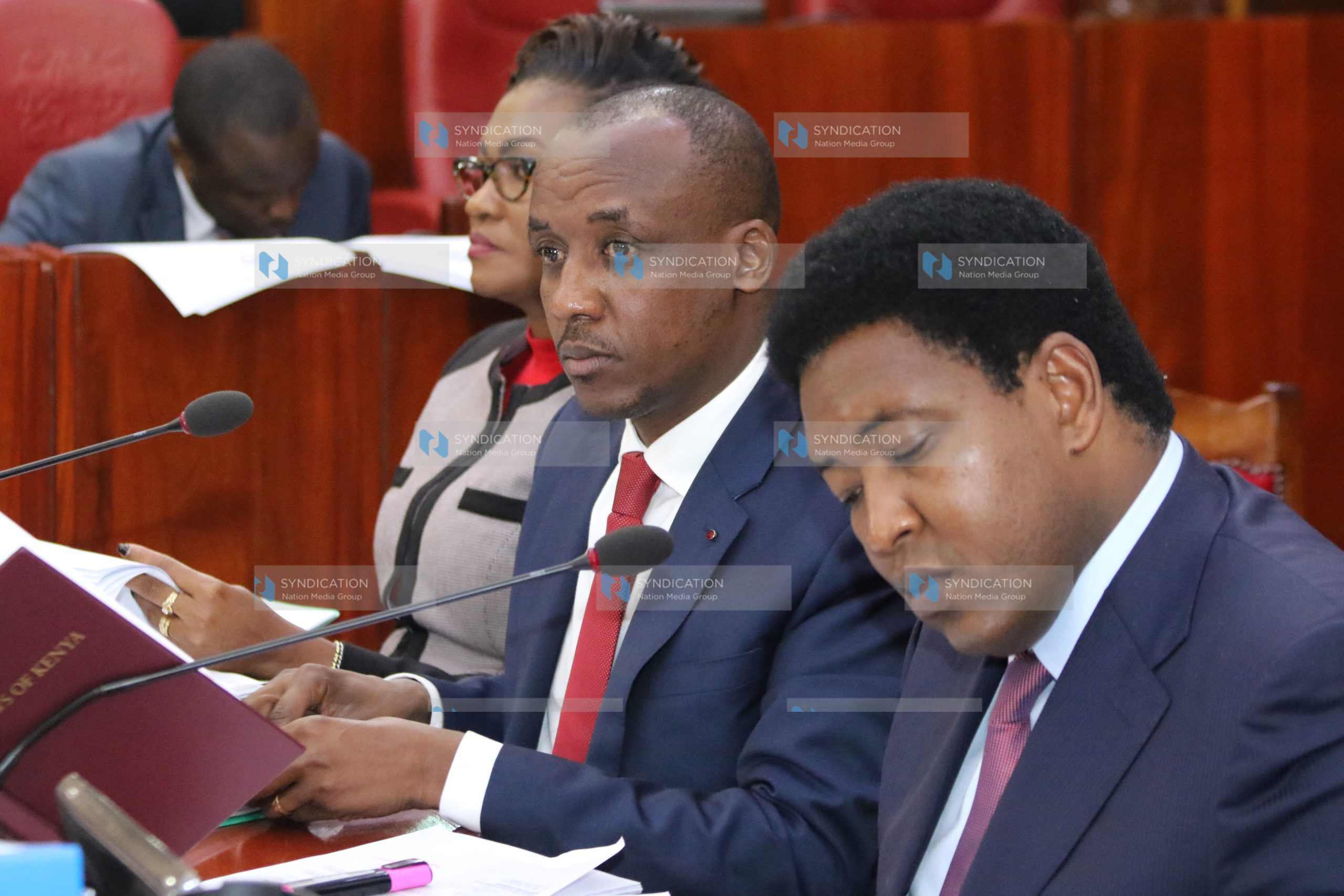Senate ad-hoc committee chairperson Senator Mutula Kilonzo Jr. (center) during committee session