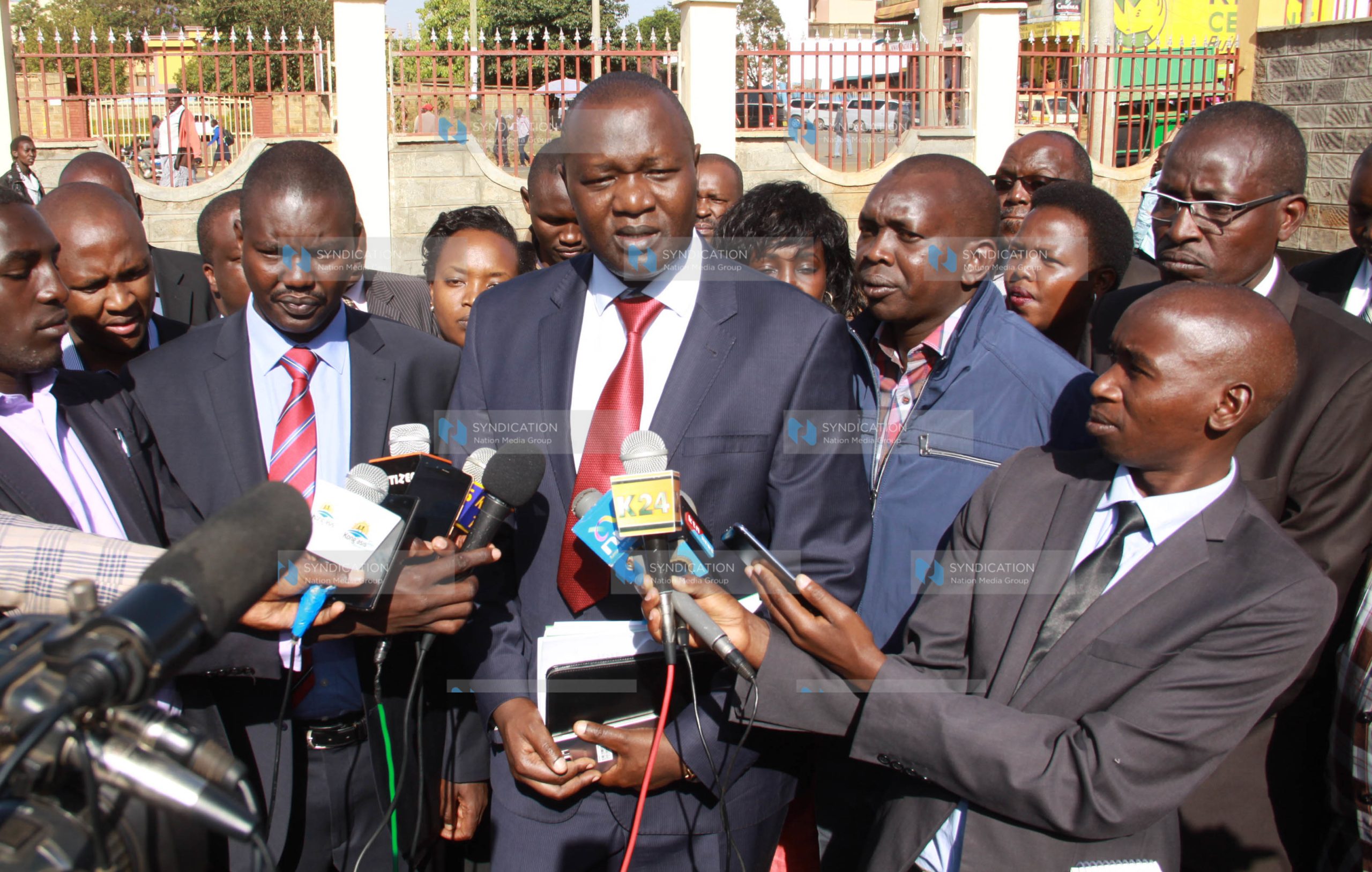 Lawyers, Prof. Tom Ojienda (centre)