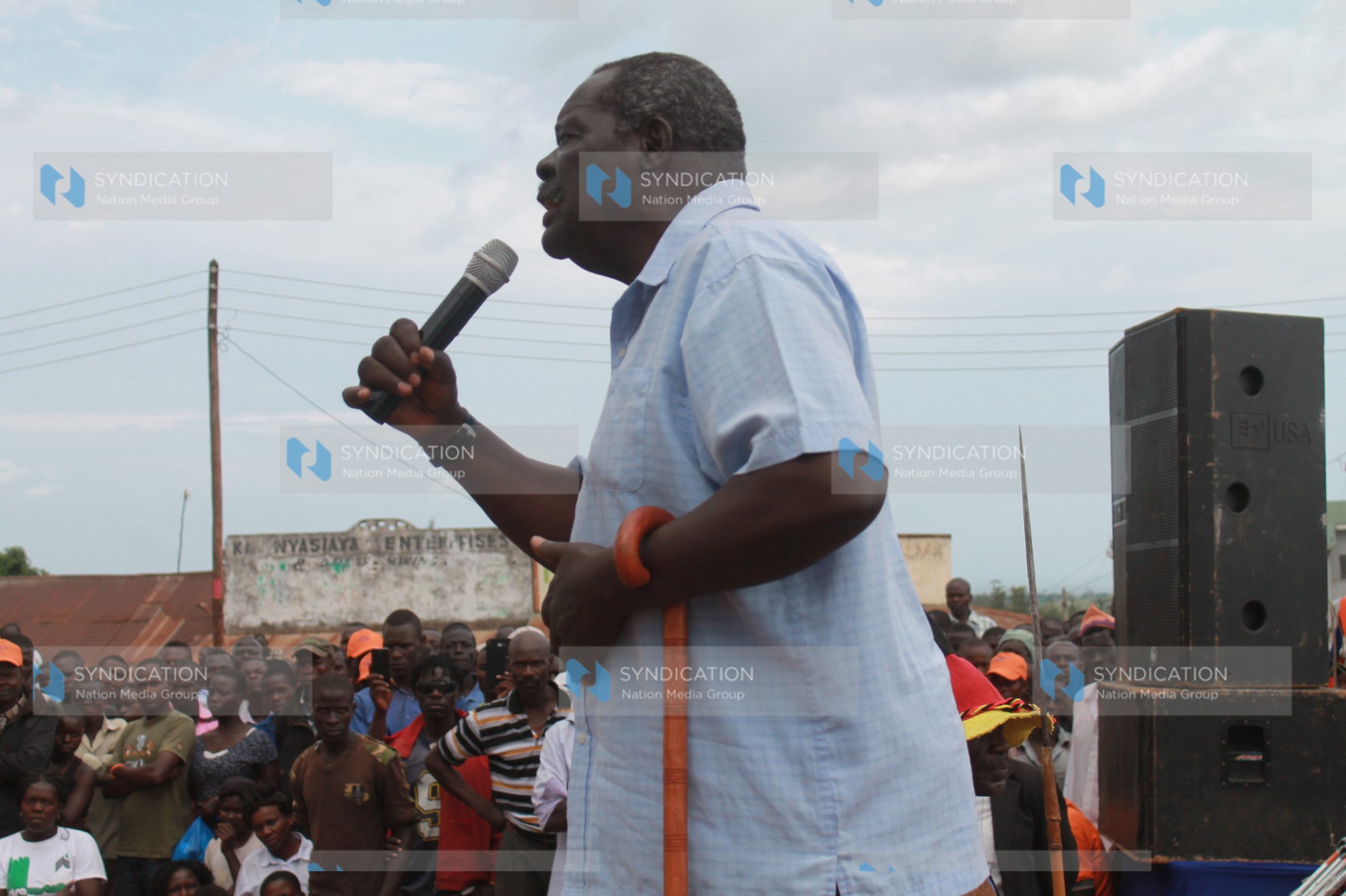 Former Ndhiwa MP Otieno Ogingo addresses a political gathering