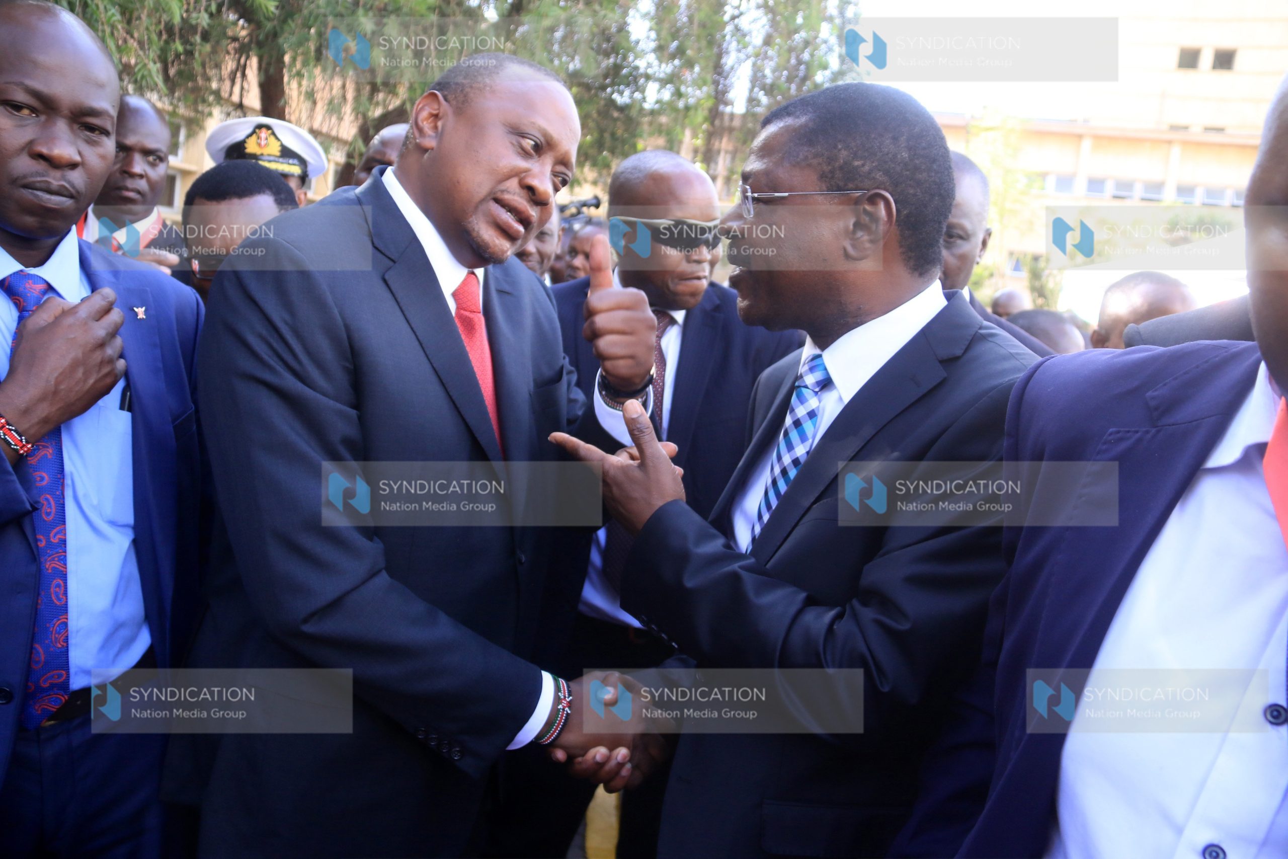 President Uhuru Kenyatta having a word with senator Moses Wetangula