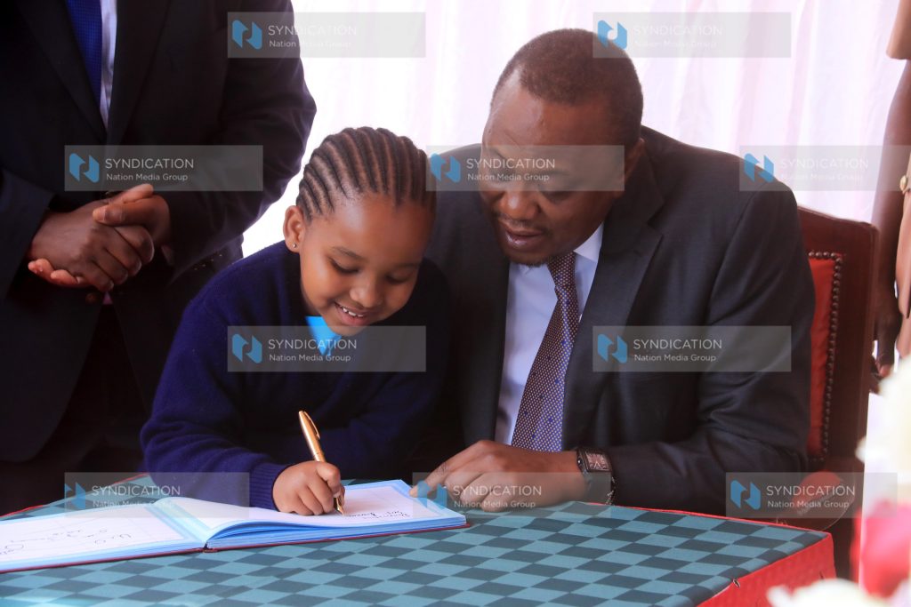 President Uhuru Kenyatta having a chat with Domita Nyambura a pupil from Karen C primary school
