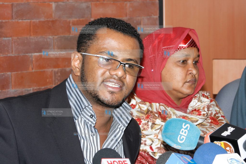 Hassan Omar and commissioner Fatuma Abdi Ibrahim address a press conference