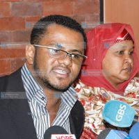 Hassan Omar and commissioner Fatuma Abdi Ibrahim address a press conference