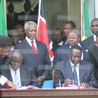 Signing the National Accord in presence of AU Chairman President Kikwete and Chief Mediator Kofi Annan