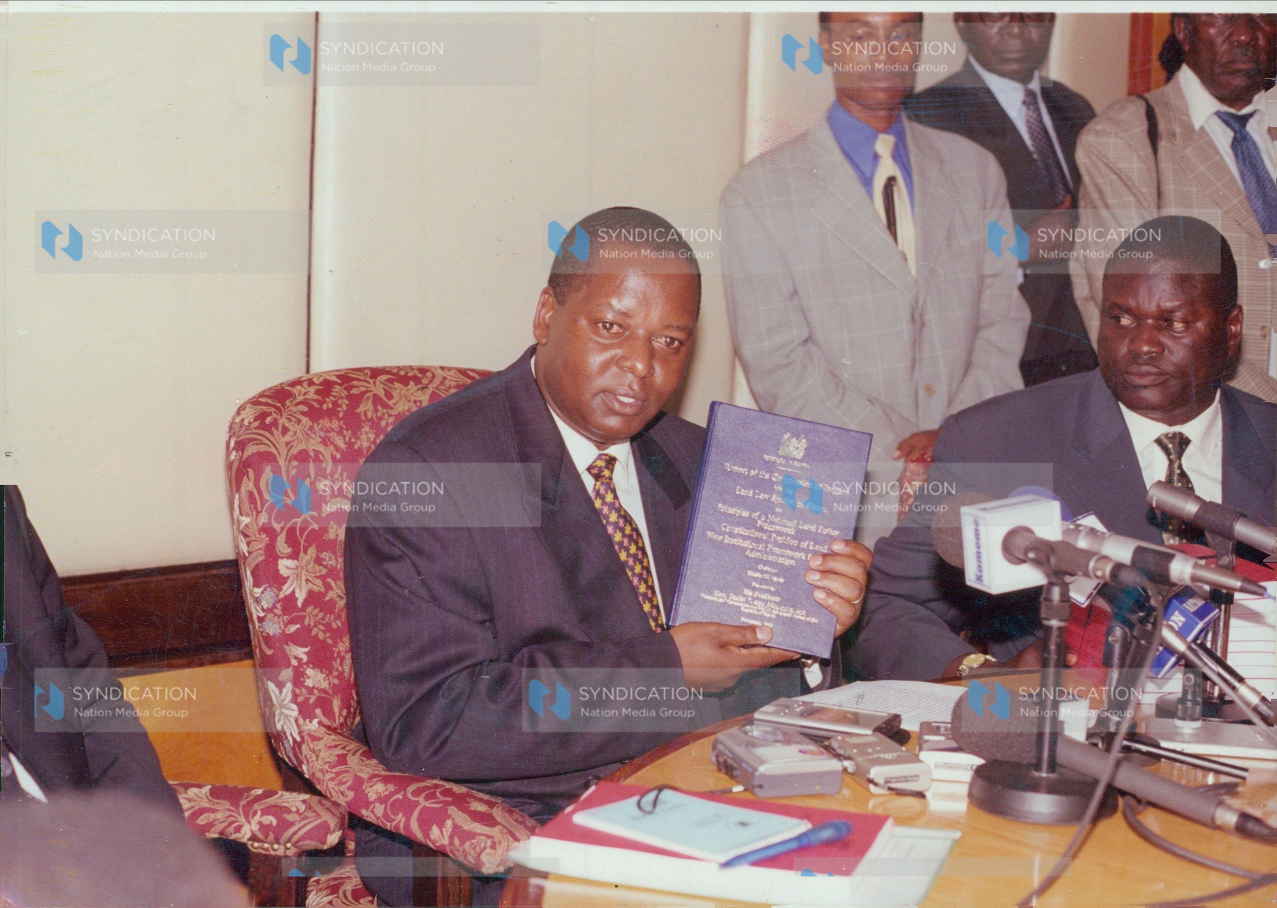 Lands Minister Mr. Amos Muhinga Kimunya (Left)