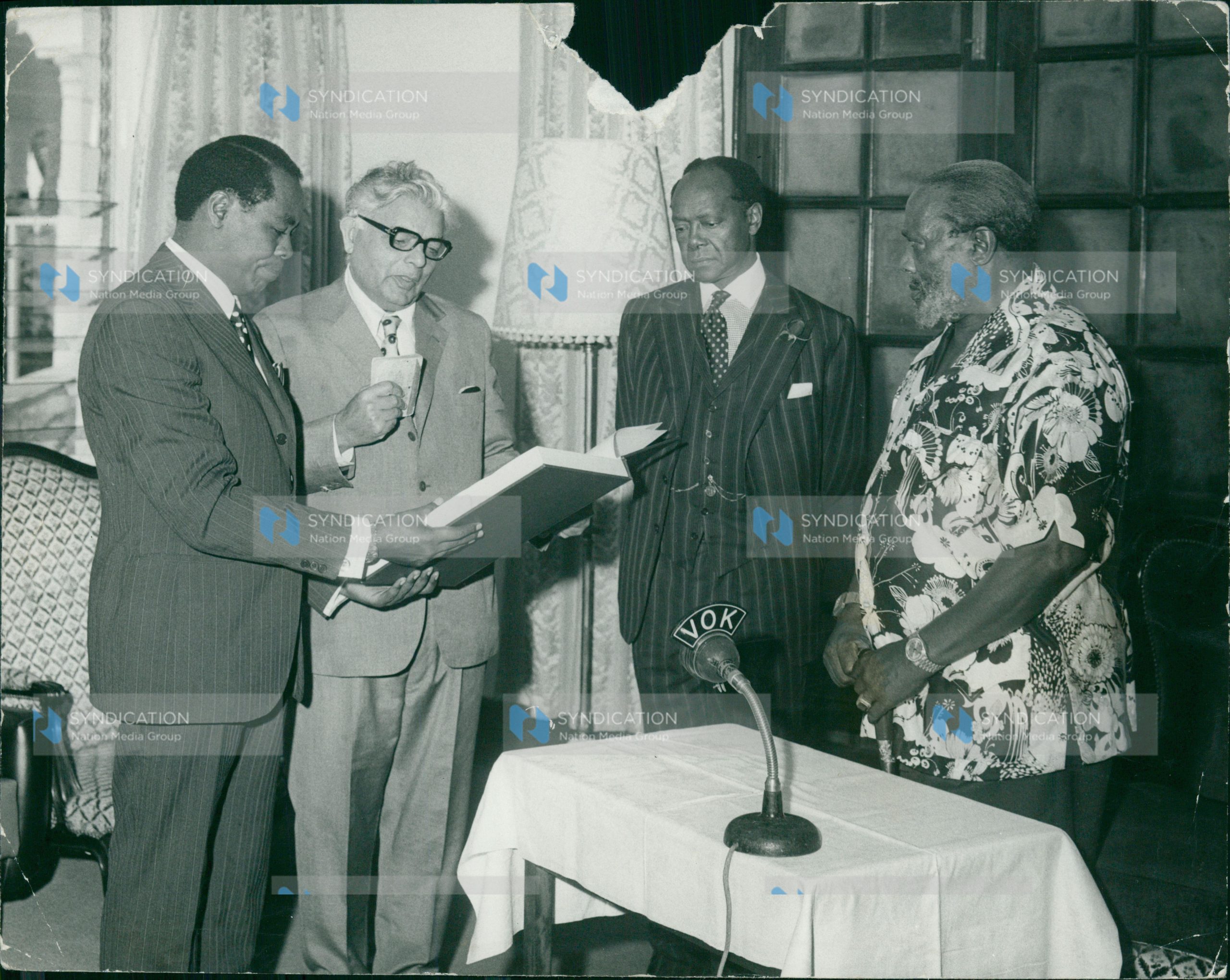 President Mzee Jomo Kenyatta swears in Mr. Justice Chunnilal Bhagwandas Madan (second left)