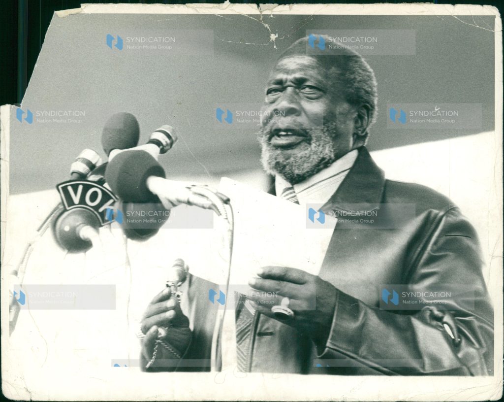 President Mzee Jomo Kenyatta promises to pardon thieves and robbers if they surrender, repent