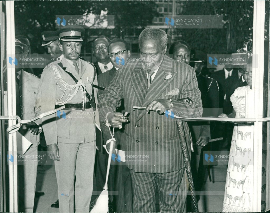 President Mzee Jomo Kenyatta cuts a tape to officially open Uchumi House along Aga Khan Walk