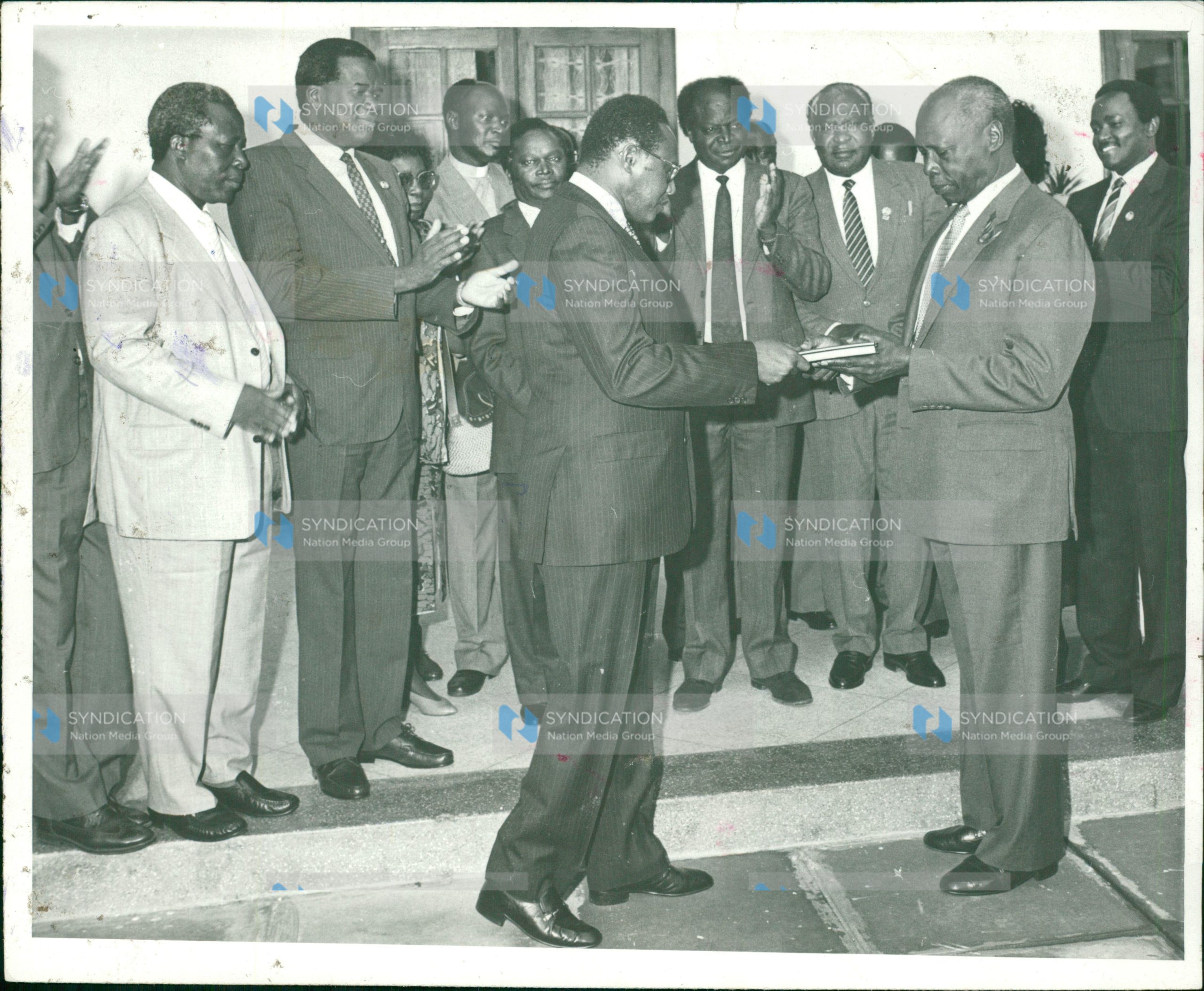 President Daniel Arap Moi receives the Kanu Review report